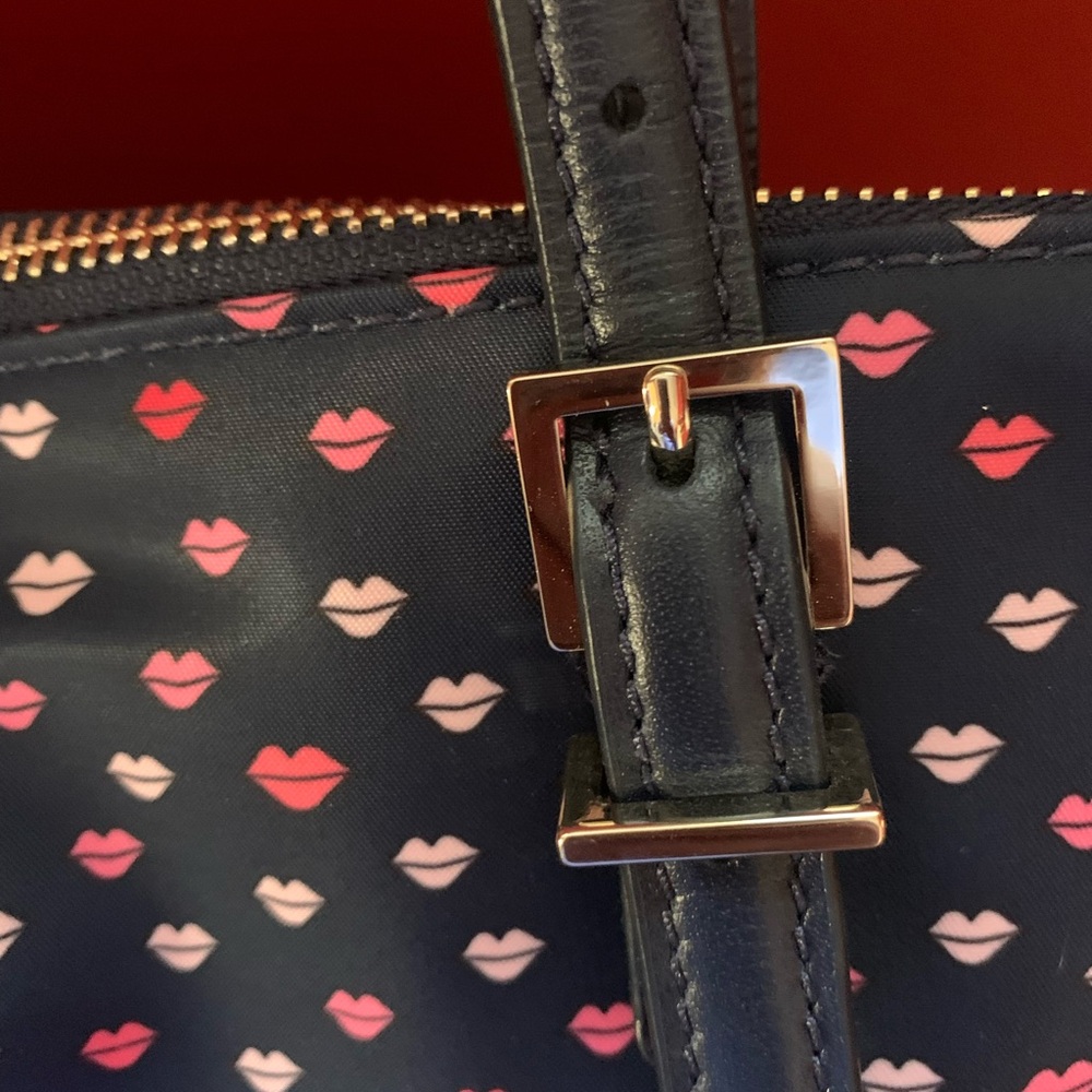 NWT Kate Spade Watson Lane Maya Zippered Tote Bag, Navy, Pink/Red Kisses - Picture 7 of 9